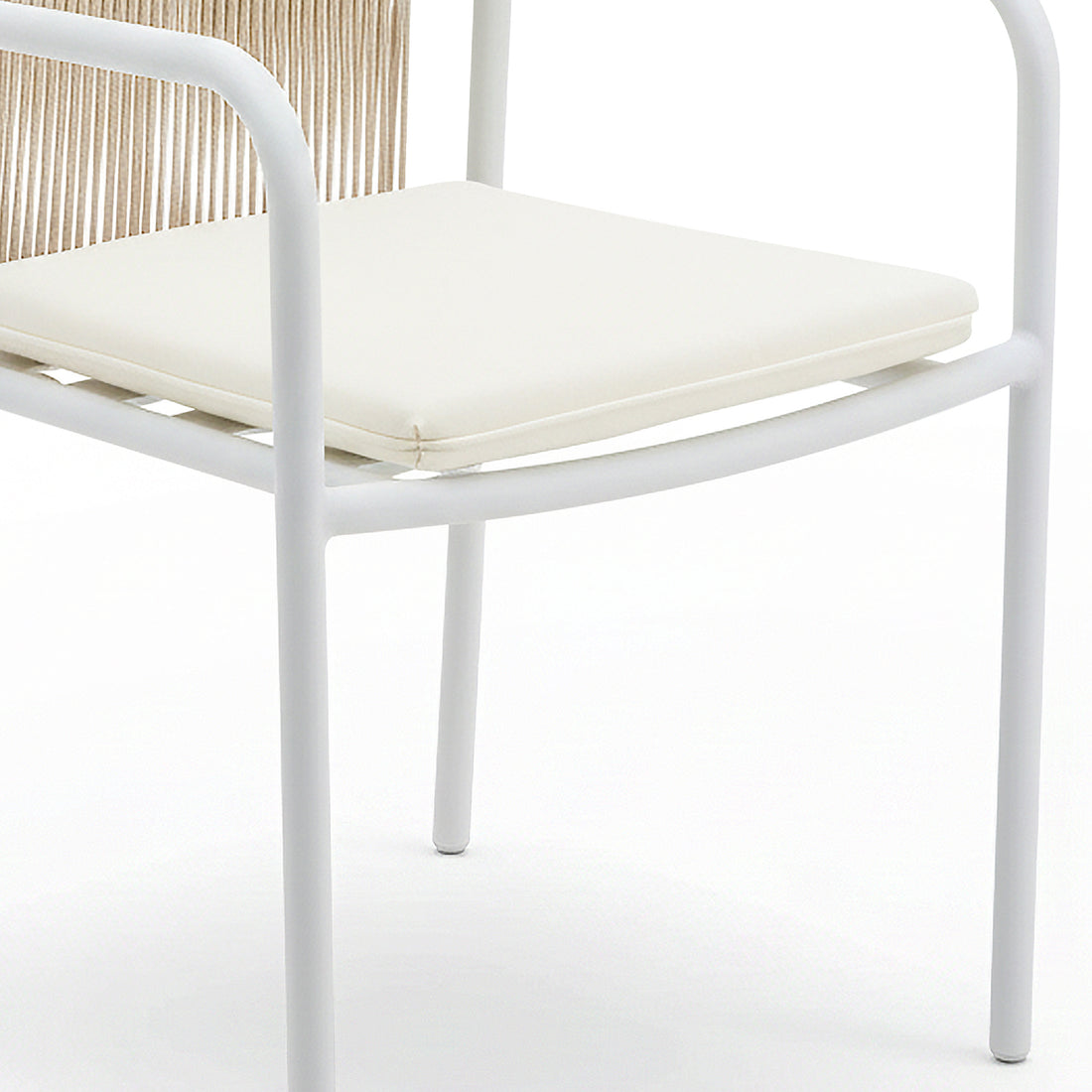 Evone Aluminium Rope Outdoor Dining Chair features a slim white tubular-metal frame, padded seat cushion, and woven rope backrest, embodying modern design and coastal charm for outdoor dining.